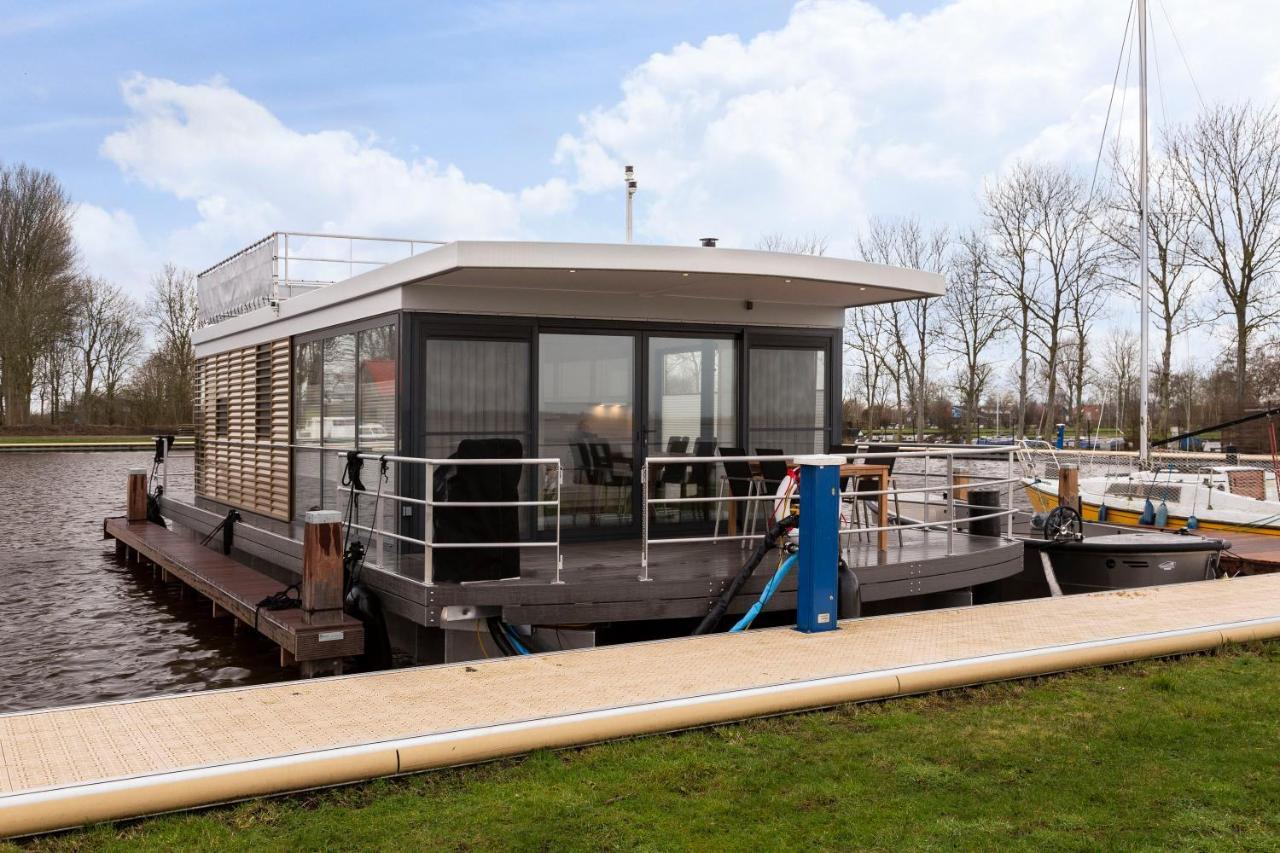 Welcome In - Houseboat 'Elysium' Met Eigen Aanlegsteiger Sneek - Offingawier Экстерьер фото