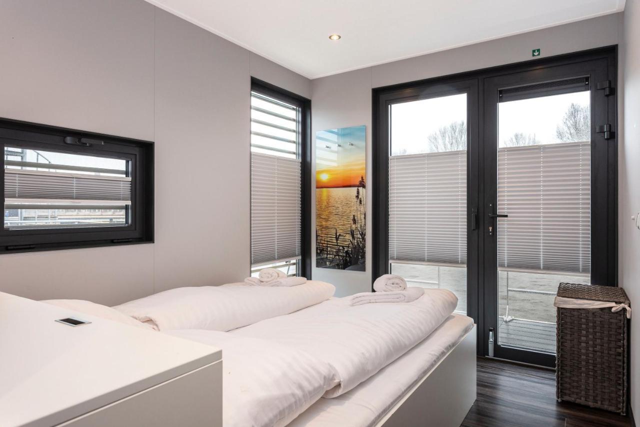 Welcome In - Houseboat 'Elysium' Met Eigen Aanlegsteiger Sneek - Offingawier Экстерьер фото