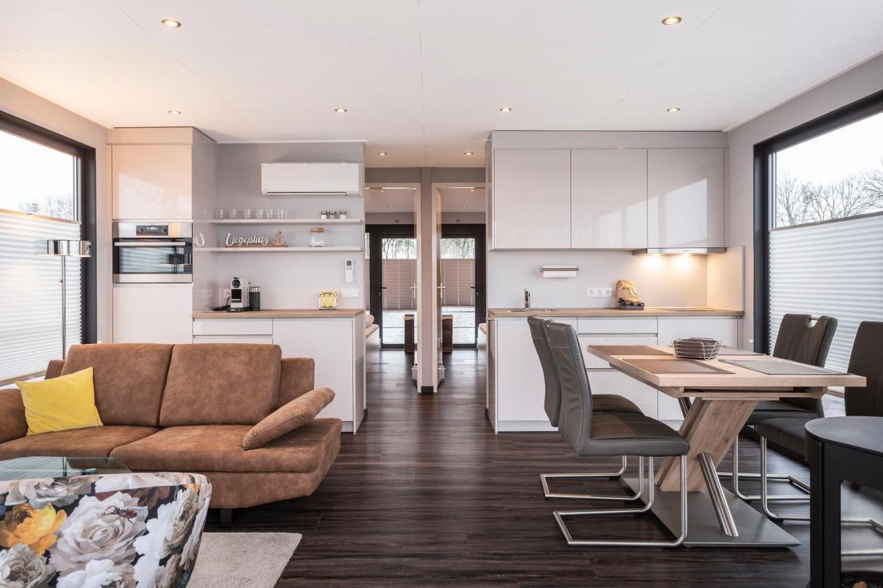 Welcome In - Houseboat 'Elysium' Met Eigen Aanlegsteiger Sneek - Offingawier Экстерьер фото