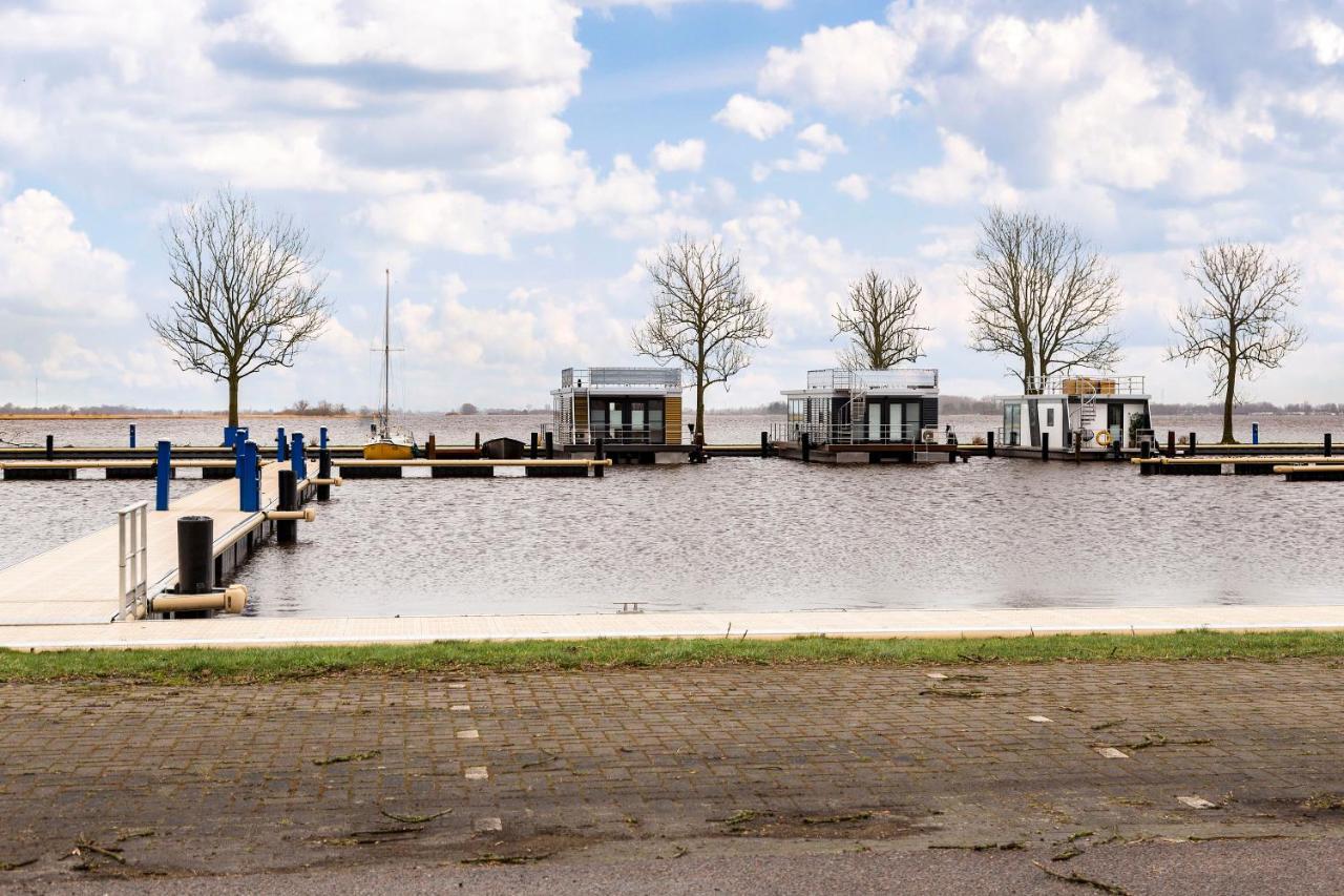Welcome In - Houseboat 'Elysium' Met Eigen Aanlegsteiger Sneek - Offingawier Экстерьер фото