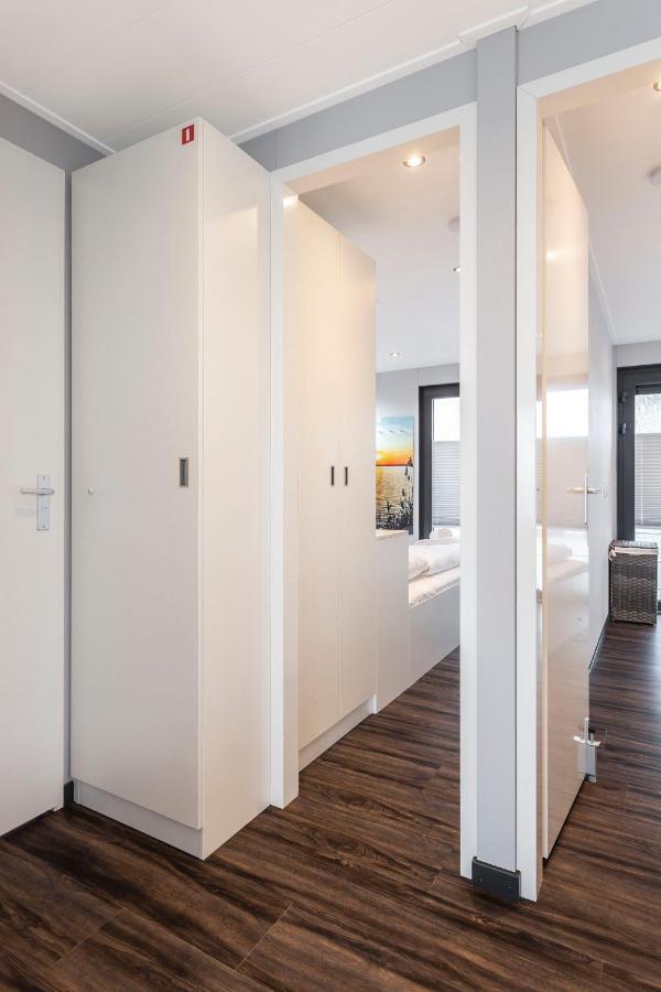 Welcome In - Houseboat 'Elysium' Met Eigen Aanlegsteiger Sneek - Offingawier Экстерьер фото