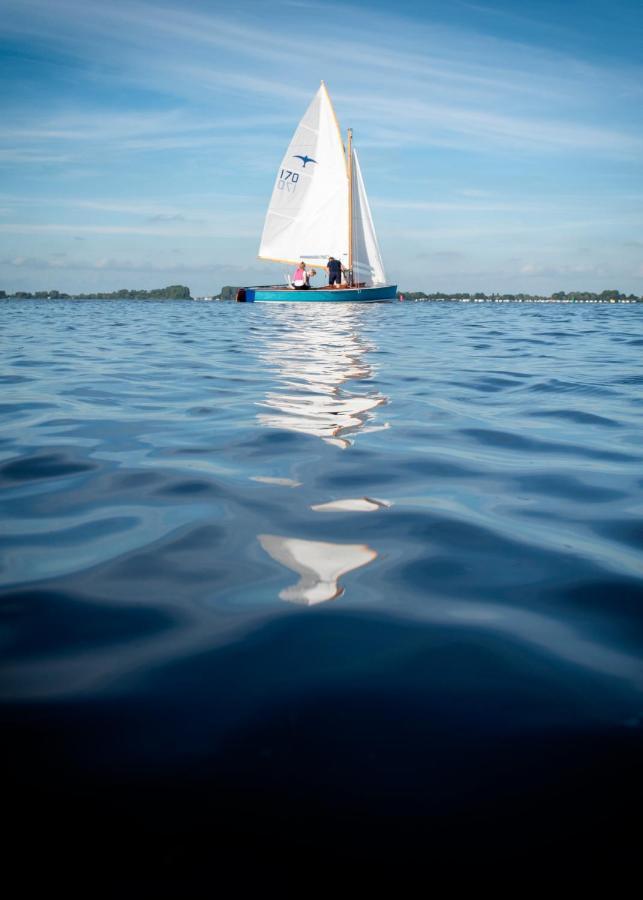 Welcome In - Houseboat 'Elysium' Met Eigen Aanlegsteiger Sneek - Offingawier Экстерьер фото
